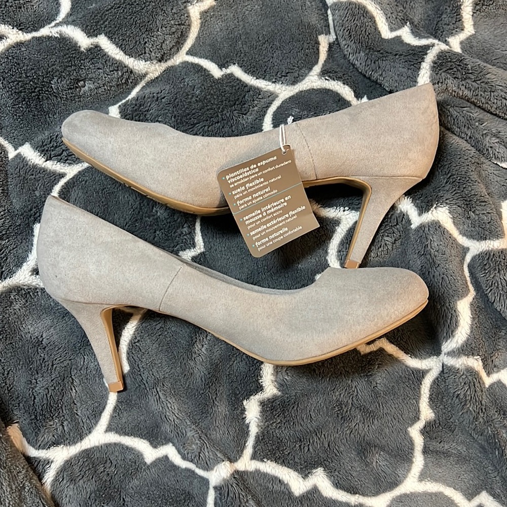 comfort plus, light grey low heels, never worn, size 8